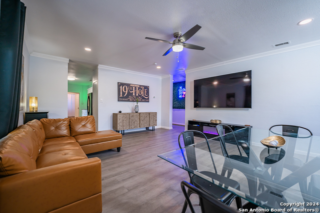 Listing photo id 0 for 555 Hansford