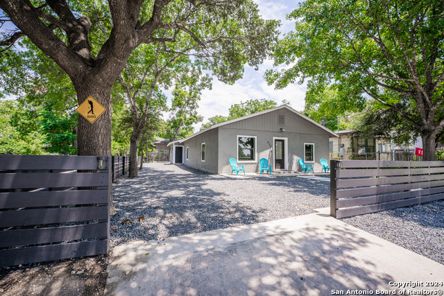 Listing photo id 33 for 555 Hansford