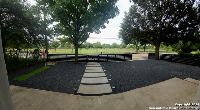 Listing photo id 35 for 555 Hansford
