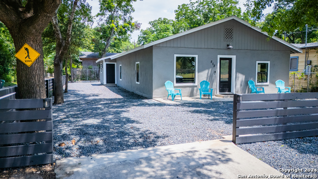Listing photo id 36 for 555 Hansford