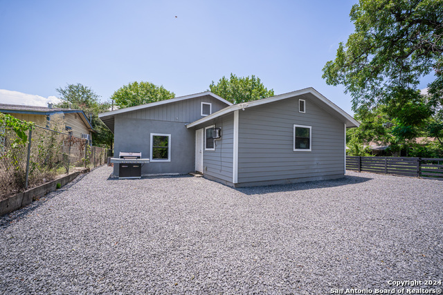 Listing photo id 41 for 555 Hansford