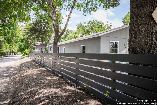 Listing photo id 45 for 555 Hansford