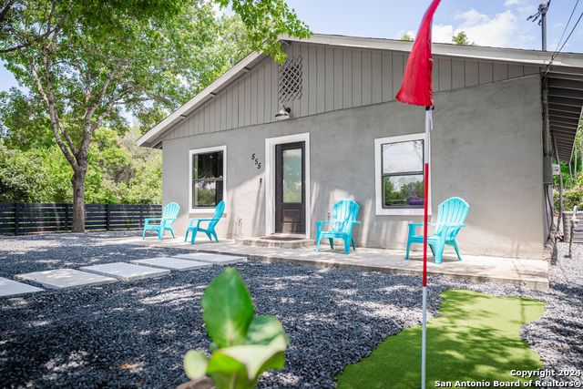 Listing photo id 4 for 555 Hansford