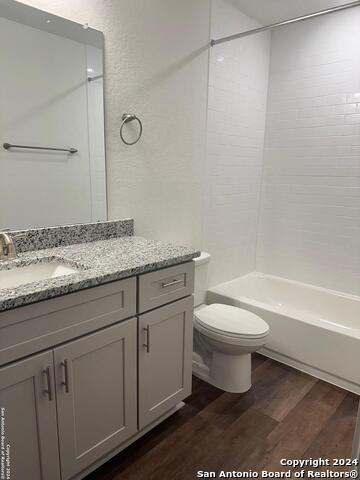 Image 6 of 14 For 10220 Eaglewood Nook  102