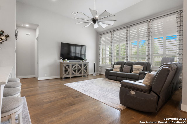 Listing photo id 17 for 17918 Cantera Ct