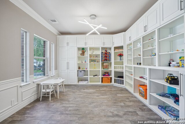 Listing photo id 2 for 2834 Olive Ave