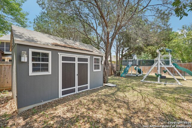 Listing photo id 45 for 2834 Olive Ave