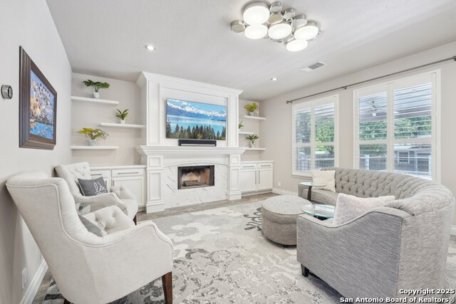 Listing photo id 4 for 2834 Olive Ave