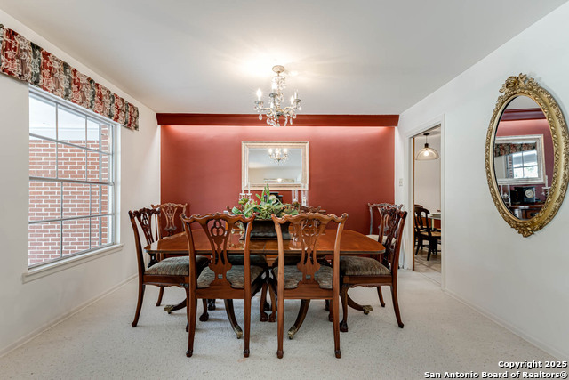 Listing photo id 8 for 110 Cliffside Dr
