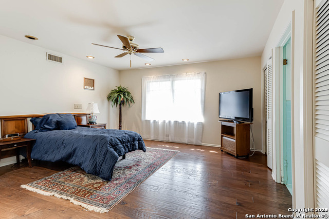 Listing photo id 11 for 110 Cliffside Dr