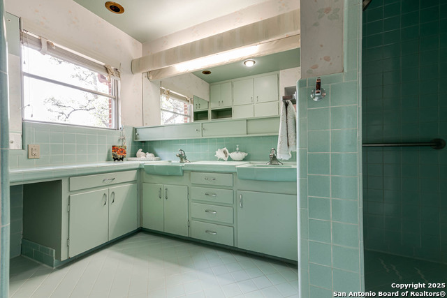 Listing photo id 13 for 110 Cliffside Dr
