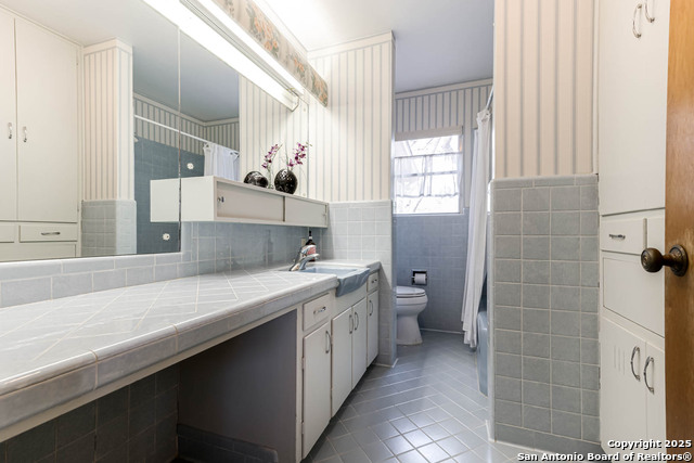 Listing photo id 16 for 110 Cliffside Dr