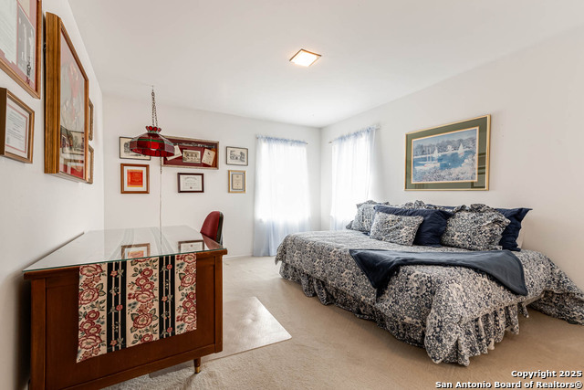 Listing photo id 17 for 110 Cliffside Dr