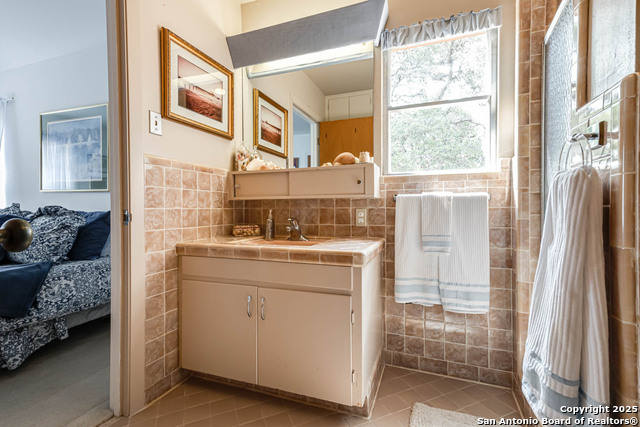 Listing photo id 18 for 110 Cliffside Dr