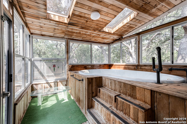 Listing photo id 21 for 110 Cliffside Dr