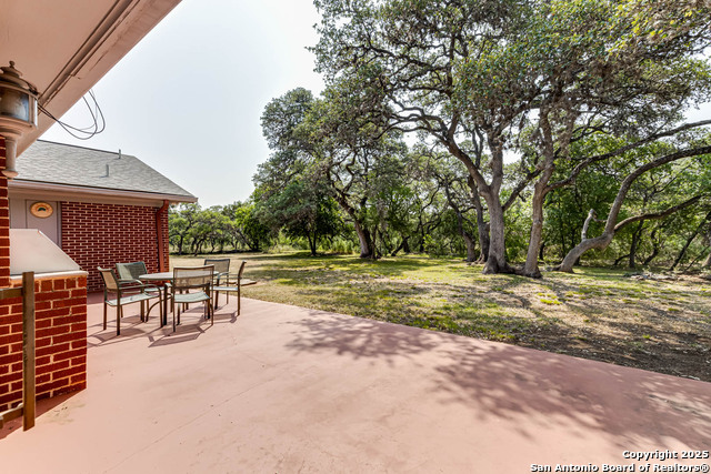 Listing photo id 23 for 110 Cliffside Dr
