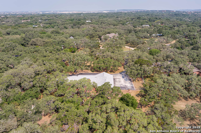 Listing photo id 29 for 110 Cliffside Dr