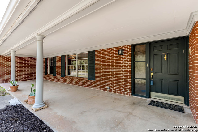 Listing photo id 33 for 110 Cliffside Dr