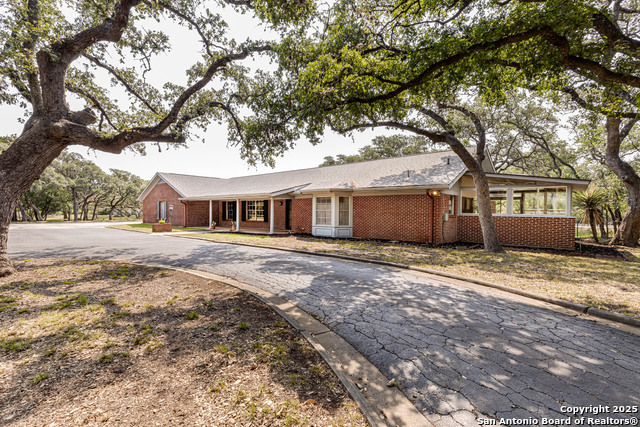 Listing photo id 34 for 110 Cliffside Dr