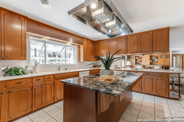 Listing photo id 3 for 110 Cliffside Dr