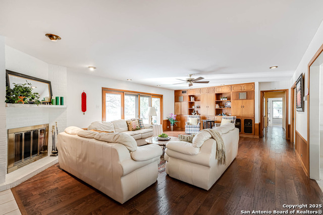 Listing photo id 4 for 110 Cliffside Dr