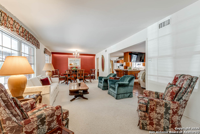 Listing photo id 6 for 110 Cliffside Dr