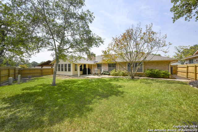 Listing photo id 31 for 1415 Synandra