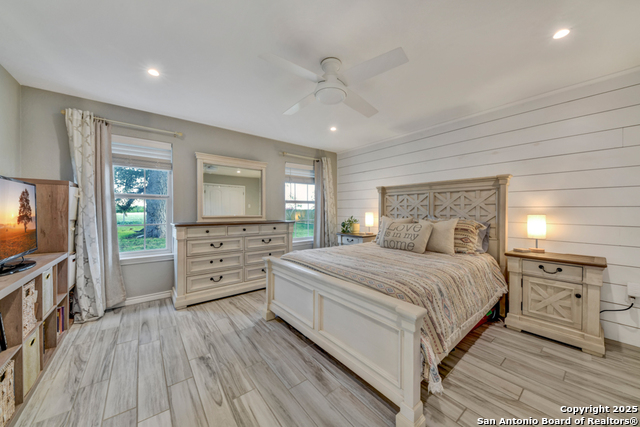 Listing photo id 13 for 15592 Miller