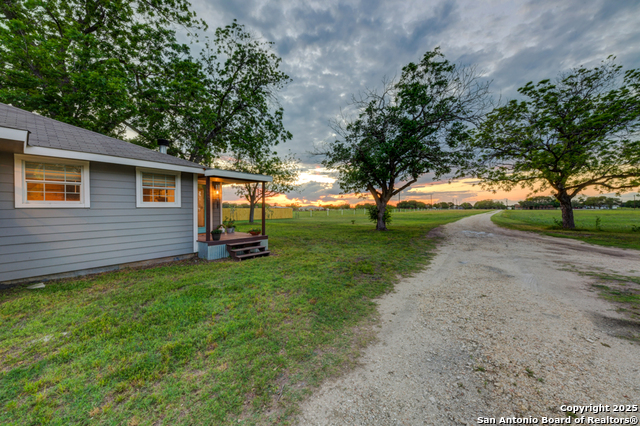 Listing photo id 0 for 15592 Miller