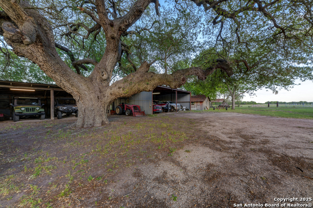Listing photo id 28 for 15592 Miller