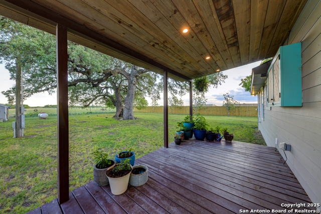 Listing photo id 33 for 15592 Miller
