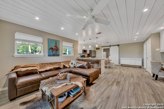 Listing photo id 6 for 15592 Miller