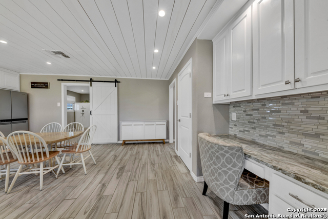 Listing photo id 7 for 15592 Miller