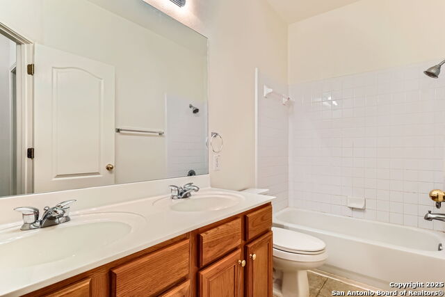 Listing photo id 12 for 2510 Sage Hollow