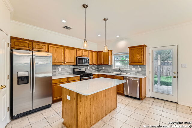 Listing photo id 3 for 2510 Sage Hollow