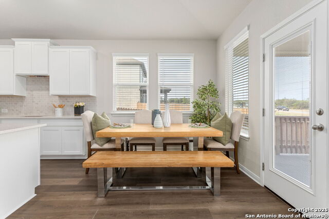 Listing photo id 8 for 9918 Chestnut Walk