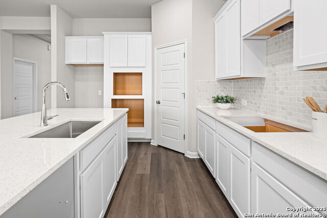 Listing photo id 11 for 9918 Chestnut Walk