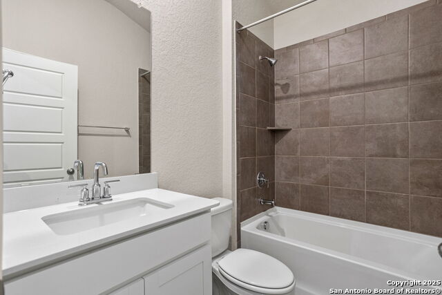 Listing photo id 16 for 9918 Chestnut Walk