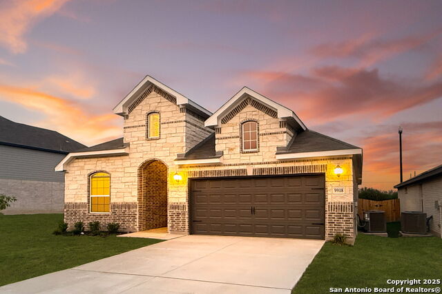 Listing photo id 0 for 9918 Chestnut Walk