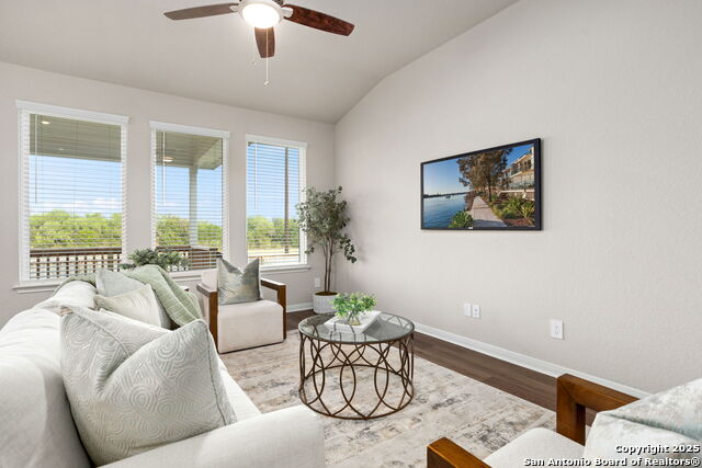 Listing photo id 4 for 9918 Chestnut Walk