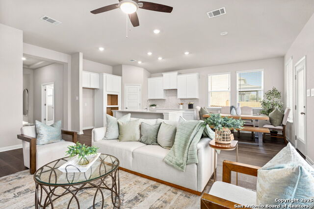 Listing photo id 6 for 9918 Chestnut Walk