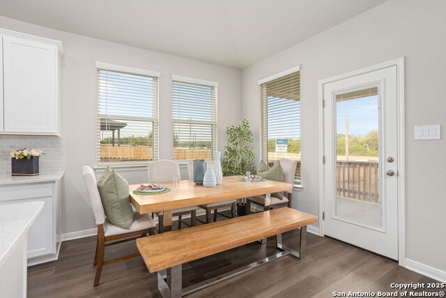 Listing photo id 7 for 9918 Chestnut Walk