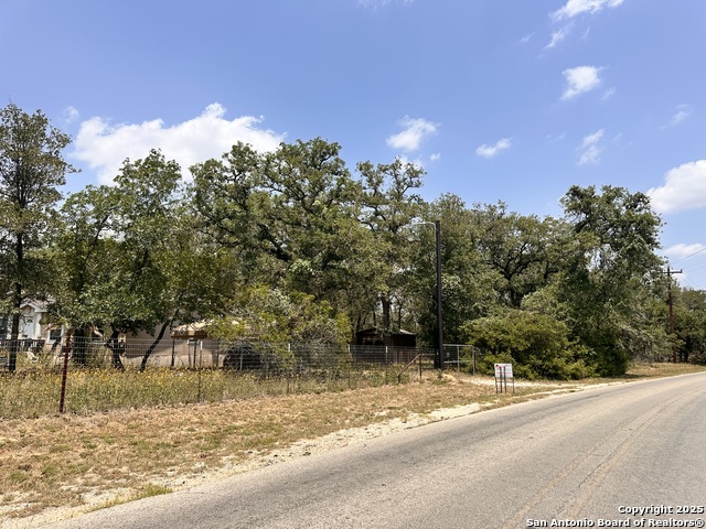 Listing photo id 4 for 180 Sandy Oaks