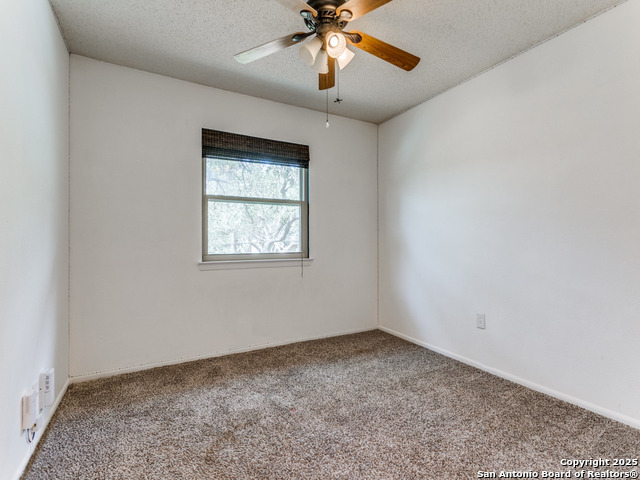 Listing photo id 10 for 2922 Low Oak St