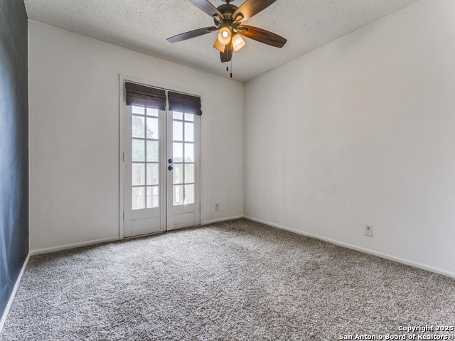 Listing photo id 11 for 2922 Low Oak St