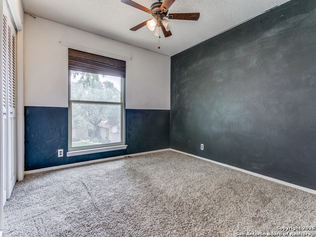 Listing photo id 13 for 2922 Low Oak St