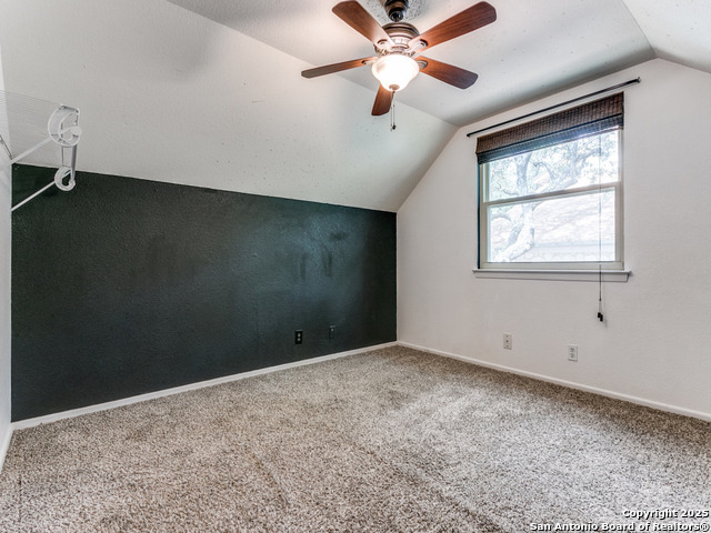 Listing photo id 16 for 2922 Low Oak St