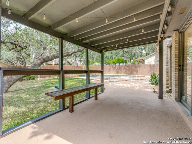 Listing photo id 20 for 2922 Low Oak St