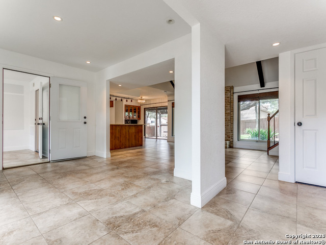 Listing photo id 1 for 2922 Low Oak St