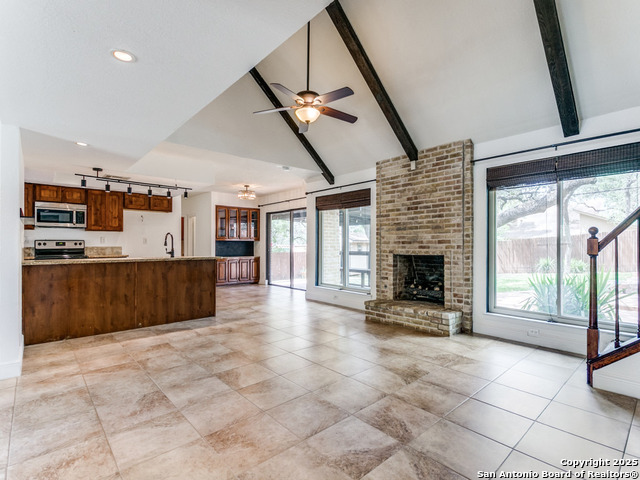 Listing photo id 3 for 2922 Low Oak St
